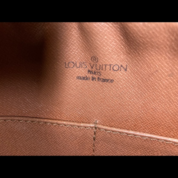Louis Vuitton - Picture 5 of 8